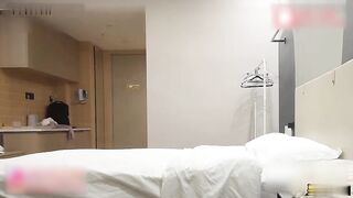 清纯诱人18岁娇小嫩妹辍学做外围